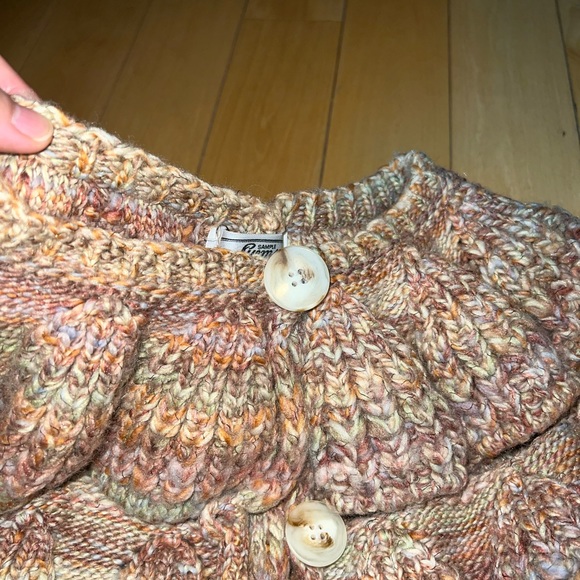 Hand knitted heavy cape/shawl - Picture 4 of 8